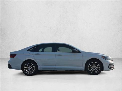 Used 2024 Volkswagen Jetta Sport FWD image 4