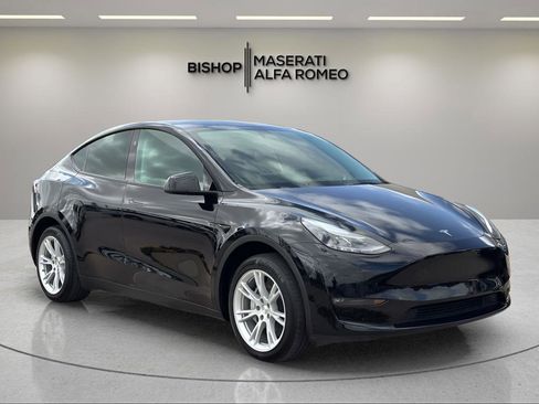 Used 2023 Tesla Model Y 2WD image 3