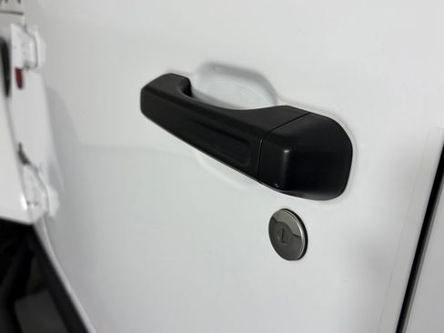 Used 2024 Jeep Gladiator Sport AWD/4WD image 13