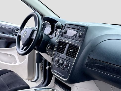 Used 2014 Dodge Grand Caravan SXT image 5