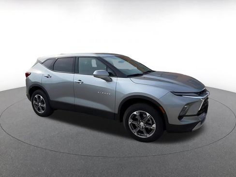 Used 2026 Chevrolet Blazer LT AWD/4WD image 2