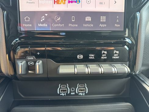 New 2025 RAM 2500 Laramie image 10