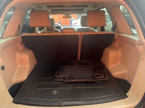 Used 2013 Land Rover LR2 HSE image 11