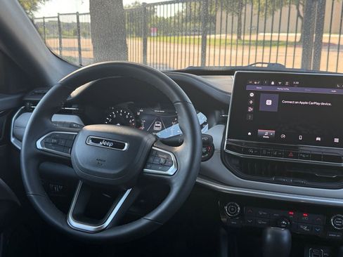Used 2025 Jeep Compass Limited AWD/4WD image 35