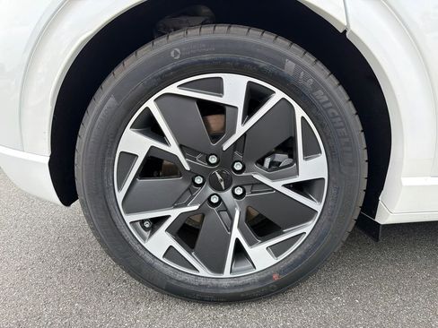 New 2026 Genesis GV60 RWD image 17