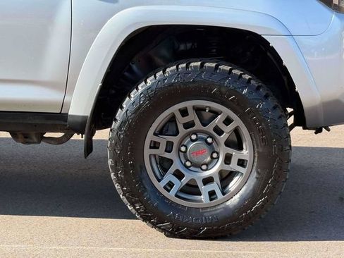 Used 2016 Toyota 4Runner SR5 AWD/4WD image 9