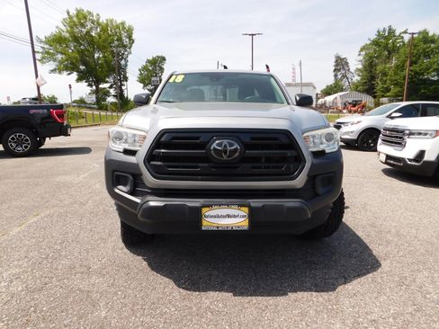 Used 2018 Toyota Tacoma SR AWD/4WD image 3