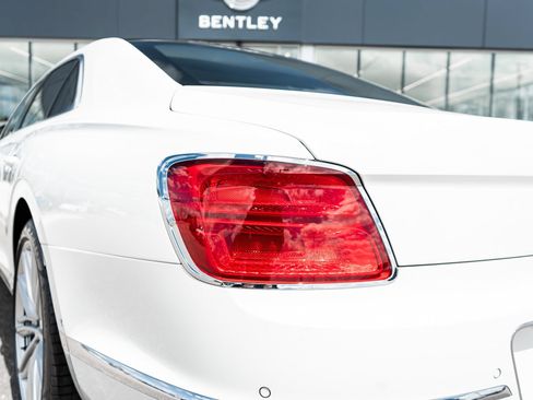 Certified 2023 Bentley Flying Spur V8 AWD/4WD image 12