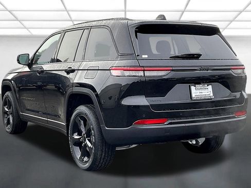 New 2025 Jeep Grand Cherokee Altitude image 3