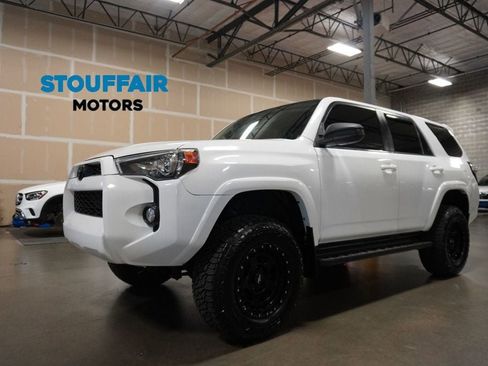 Used 2016 Toyota 4Runner SR5 Premium AWD/4WD image 2