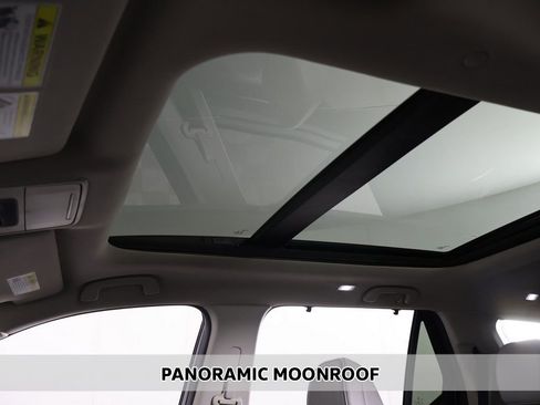 Used 2023 Honda Pilot Touring image 4