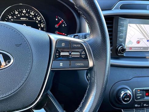 Used 2019 Kia Sorento SX image 29