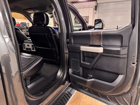 Used 2020 Ford F350 Lariat w/ Chrome Package image 17