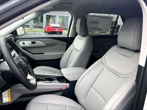 New 2026 Ford Explorer Active image 9