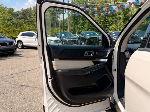 Used 2016 Ford Explorer Platinum AWD/4WD image 18