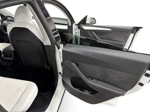 Certified 2023 Tesla Model Y AWD image 12