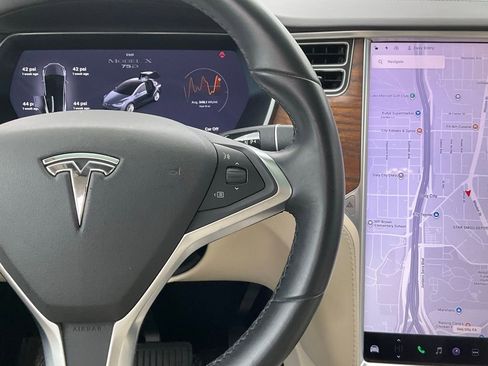 Used 2017 Tesla Model X 75D image 40