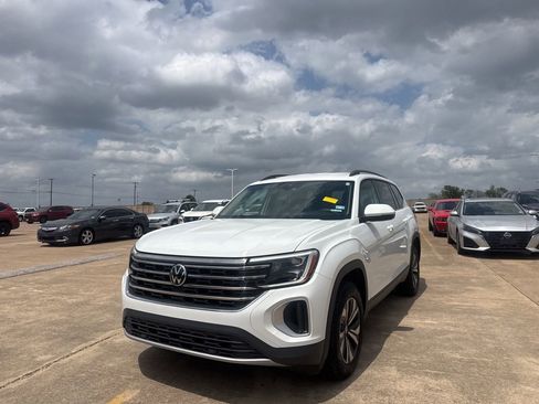 Used 2024 Volkswagen Atlas SE FWD image 8