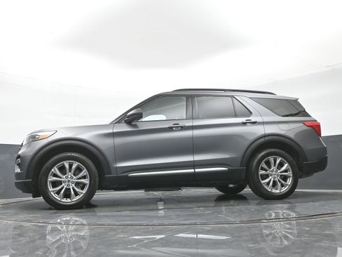 Used 2023 Ford Explorer XLT w/ Equipment Group 202A AWD/4WD image 45