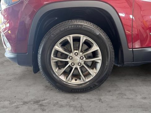 Used 2019 Jeep Cherokee Latitude Plus w/ Cold Weather Group AWD/4WD image 24