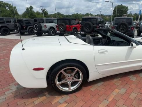 Used 2003 Chevrolet Corvette Convertible RWD image 3