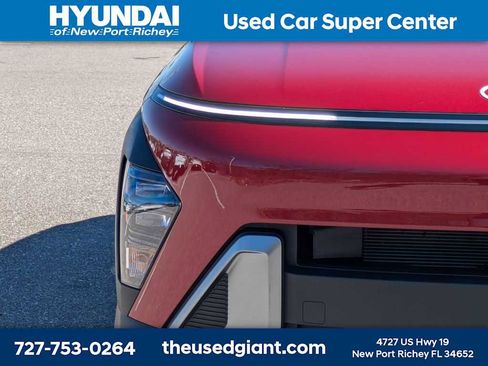 Used 2025 Hyundai Kona SE image 9