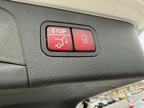 Used 2018 Mercedes-Benz GLC 300 4MATIC image 20