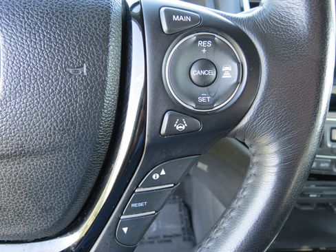 Used 2016 Honda Pilot Touring image 15