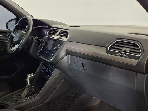 Used 2024 Volkswagen Tiguan SE R-Line image 9