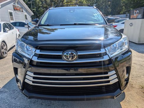 Used 2019 Toyota Highlander XLE FWD image 2