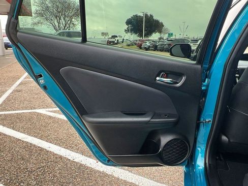 Used 2019 Toyota Prius Prime Premium image 11