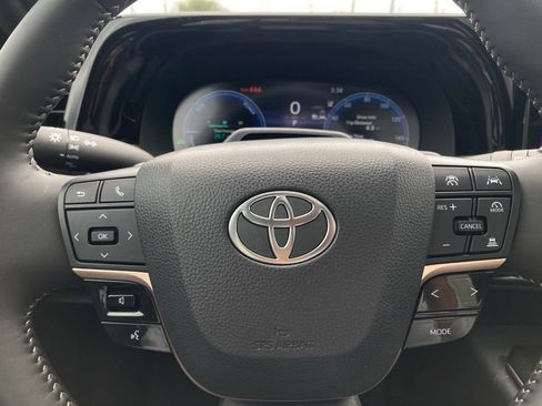 Used 2025 Toyota Crown Signia w/ Advanced Technology Package AWD/4WD image 20