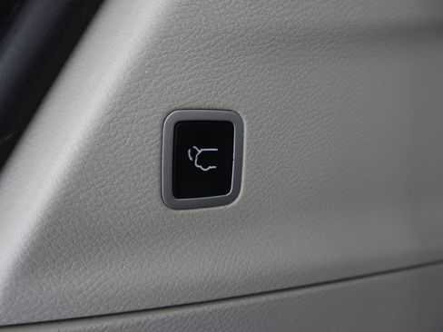 Used 2020 Chrysler Pacifica Limited FWD image 27