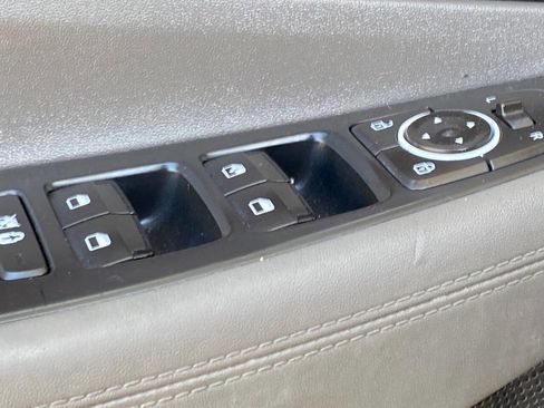 Used 2019 Hyundai Santa Fe SE AWD/4WD image 11