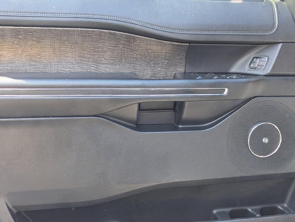 Used 2019 Ford Expedition Limited w/ Equipment Group 301A AWD/4WD image 12