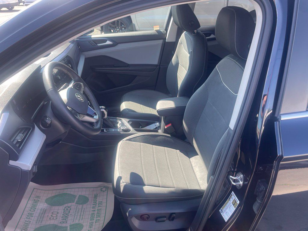 Used 2024 Volkswagen Taos SE AWD/4WD image 17