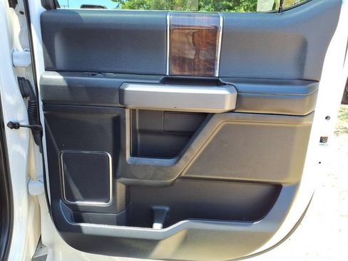 Used 2016 Ford F150 Platinum w/ Equipment Group 701A Luxury AWD/4WD image 25