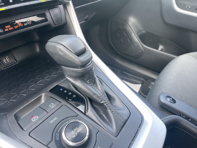 Used 2025 Toyota RAV4 XLE AWD/4WD image 15