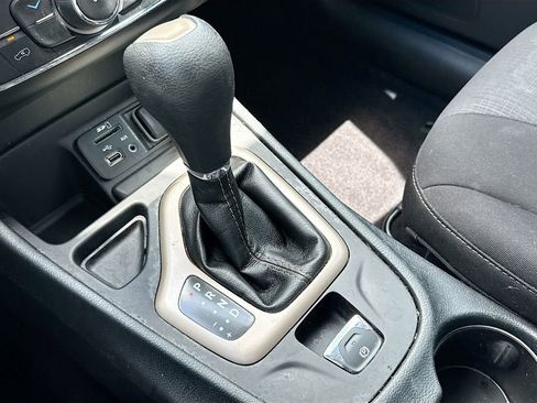 Used 2016 Jeep Cherokee Latitude w/ Safety/Convenience Group FWD image 22