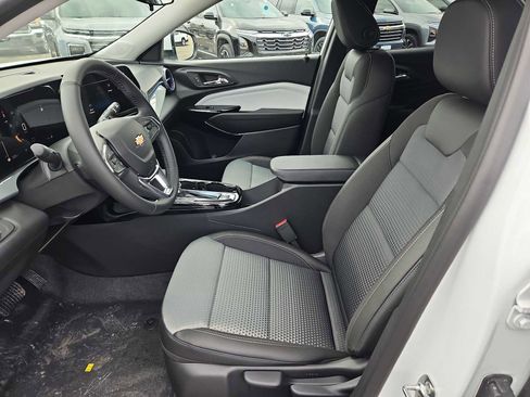 New 2026 Chevrolet Trax LT w/ Driver Confidence Package FWD image 8