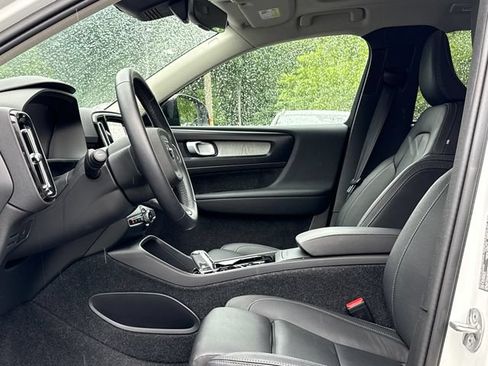 Used 2026 Volvo XC40 B5 Plus AWD/4WD image 23