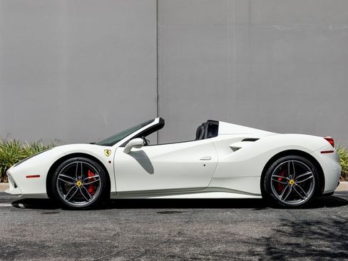Used 2019 Ferrari 488 Spider RWD image 2