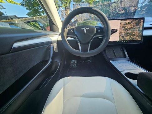 Used 2023 Tesla Model 3 Standard Range RWD image 4