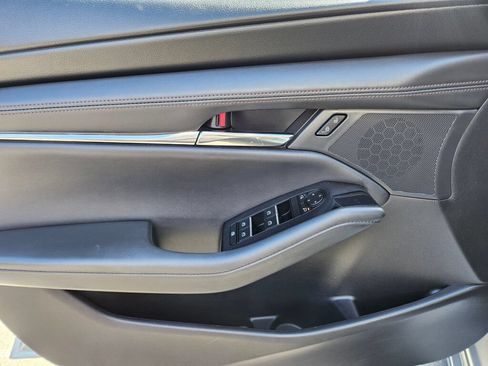 Used 2019 MAZDA MAZDA3 Sedan FWD image 18