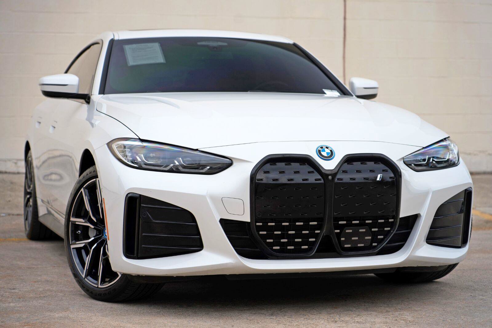 Used 2024 BMW i4 eDrive40 w/ M Sport Package RWD image 3
