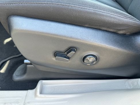 Used 2023 Chrysler Voyager LX FWD image 20