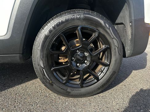 Used 2020 Jeep Renegade Altitude image 23