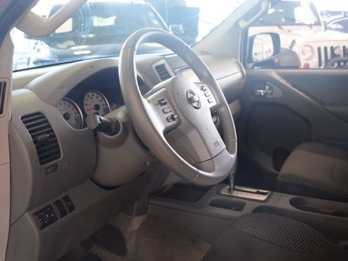 Used 2015 Nissan Frontier Desert Runner RWD image 45