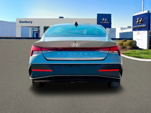 New 2024 Hyundai Elantra SEL image 6