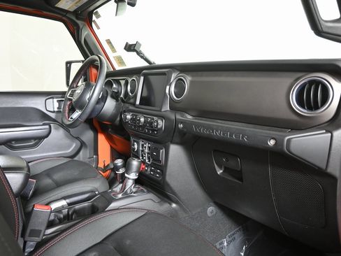 Used 2018 Jeep Wrangler Unlimited Rubicon w/ Dual Top Group image 15